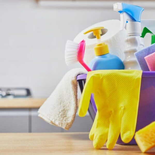 cleaning-set-sponge-bottle-glove-brush-spray-table-gray
